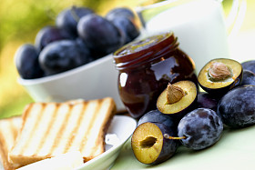 李子果酱-果酱的早餐图片