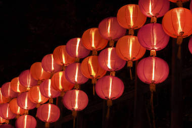 掛紅色中國(guó)燈