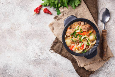 傳統(tǒng)的東方烏茲別克湯 lagman