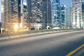 公路和城市图片