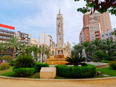 美丽的绿色公园在阿利坎特, 西班牙