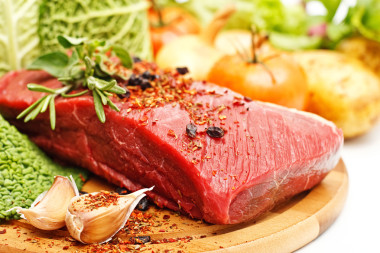 原料新鮮肉類與蔬菜