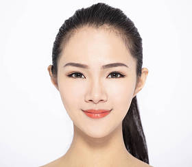 特写镜头美丽的脸年轻美丽的女人 