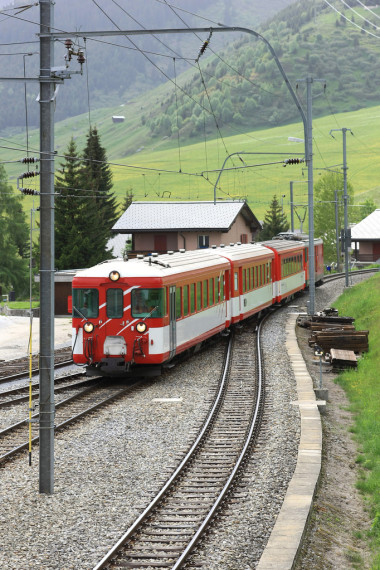 火車經(jīng)過一個村莊