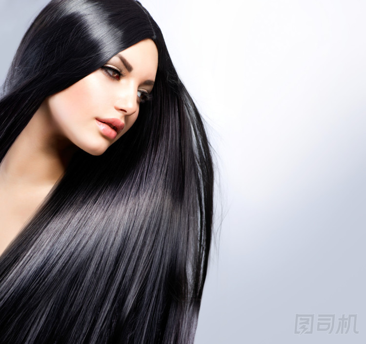 美麗的黑發(fā)女孩。長頭發(fā)健康照片