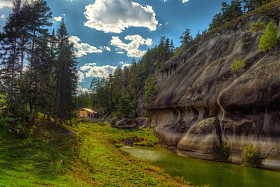 在山中的房子图片