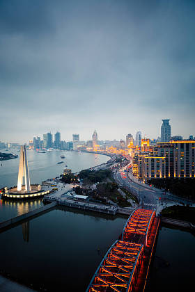 在夜景上海中国、 黄浦江、 外滩