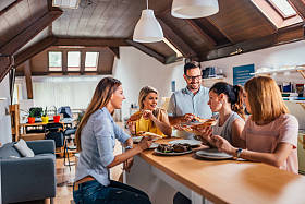 现代环境下午休时创业的同事