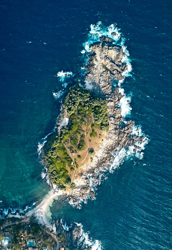 蓝色海滩岛尼尔韦拉。斯里兰卡岛南海岸的鸟瞰图