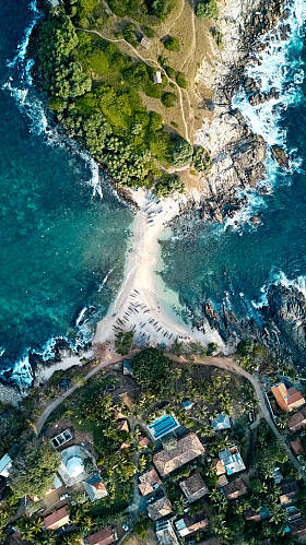 蓝色海滩岛尼尔韦拉。斯里兰卡岛南海岸的鸟瞰图