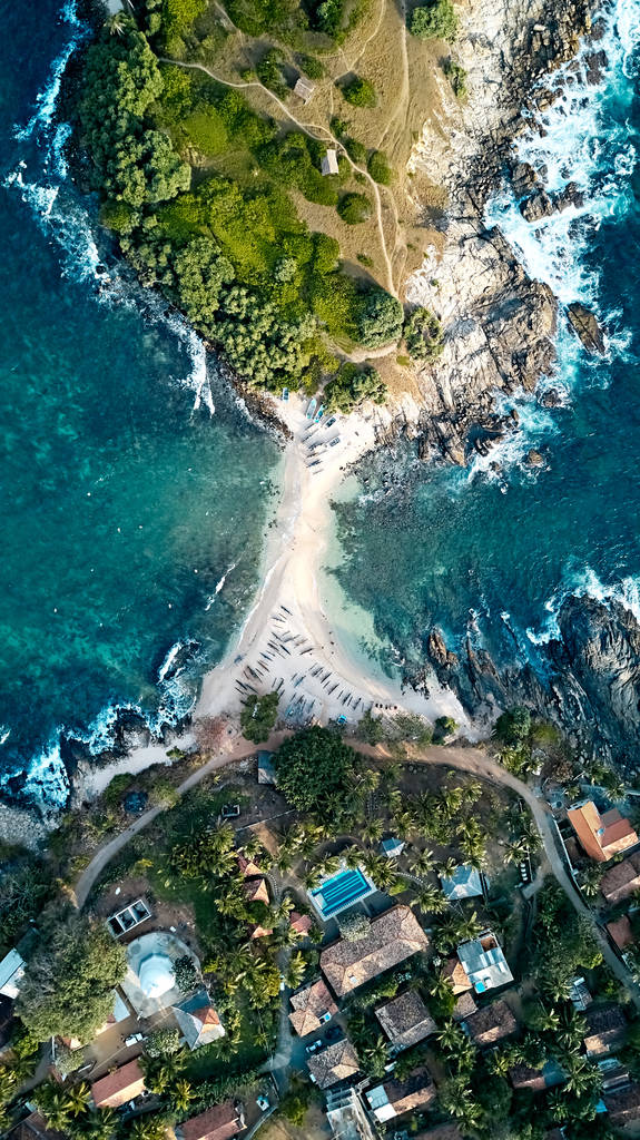 蓝色海滩岛尼尔韦拉。斯里兰卡岛南海岸的鸟瞰图