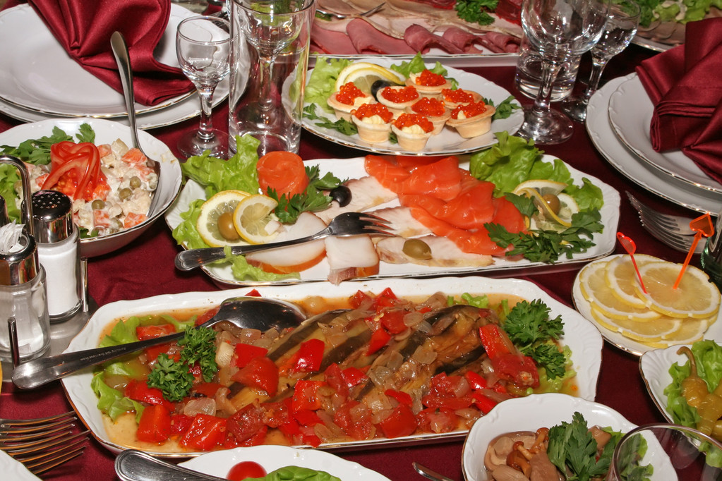 在一个婚礼聚会餐饮食 在一个婚礼聚会餐饮食