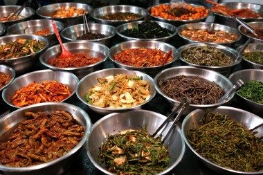泡菜在韓國傳統(tǒng)食品市場的碗