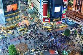 东京，日本交集照片