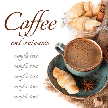咖啡和牛角面包圖片