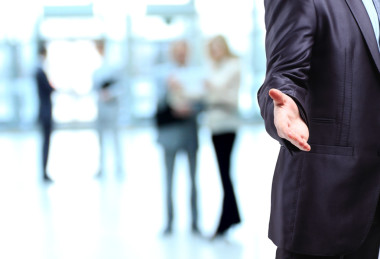 這名商人。手握手。在交易結(jié)束