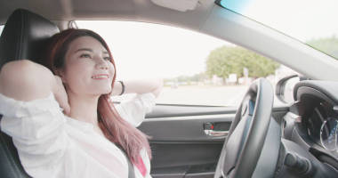 智能自駕駛汽車概念圖片