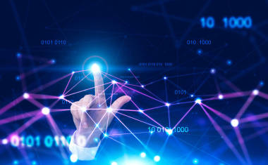 婦女手觸摸沉浸式網(wǎng)絡接口