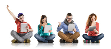 年轻人与平板电脑图片