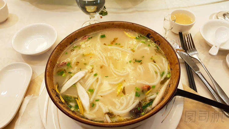從云南來的一道中國菜。蔬菜面湯