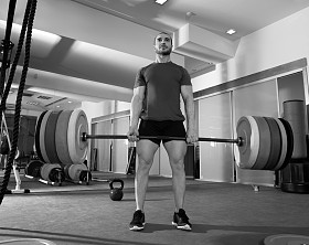 crossfit 健身健身房重举重酒吧男人锻