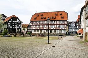市场地方与喷泉，wolfhagen，德国的城