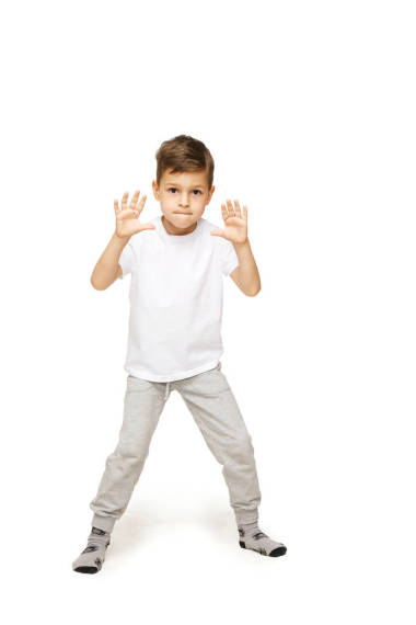 一個(gè)像守門(mén)員一樣雙手的男孩的肖像