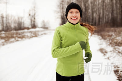 女人冬季運(yùn)
