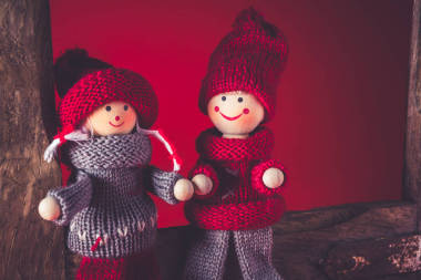 紅色背景上的木偶照片