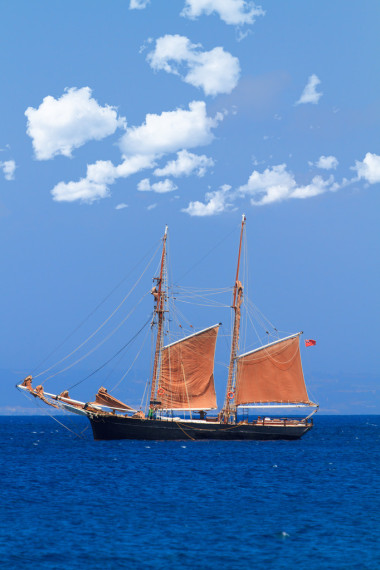 與帆船的海景圖片