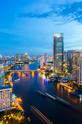 曼谷天际线市区河图片