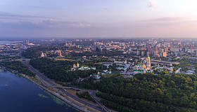 从第一涅珀侧看基辅右岸的全景鸟瞰图