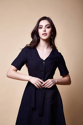 美丽性感优雅 女人皮肤晒黑身体时尚模型