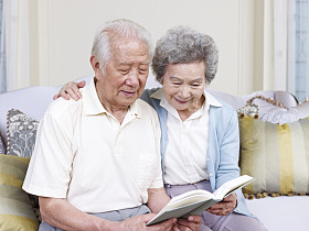 高级亚洲夫妇