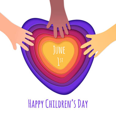 不同國籍的孩子的手，躺在五顏六色的心上