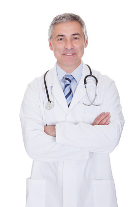 快乐成熟男医生的肖像