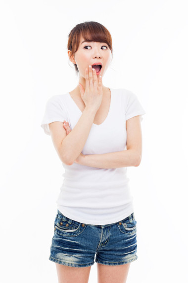 后頭年輕的亞洲女孩圖片