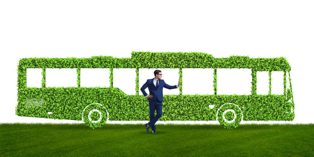 拥有绿色生态车的商人照片 拥有绿色生态车的商人照片