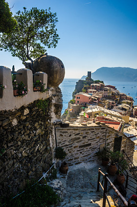 对城市 vernazza 意大利，路径