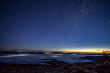 日出時(shí)天空中的星星