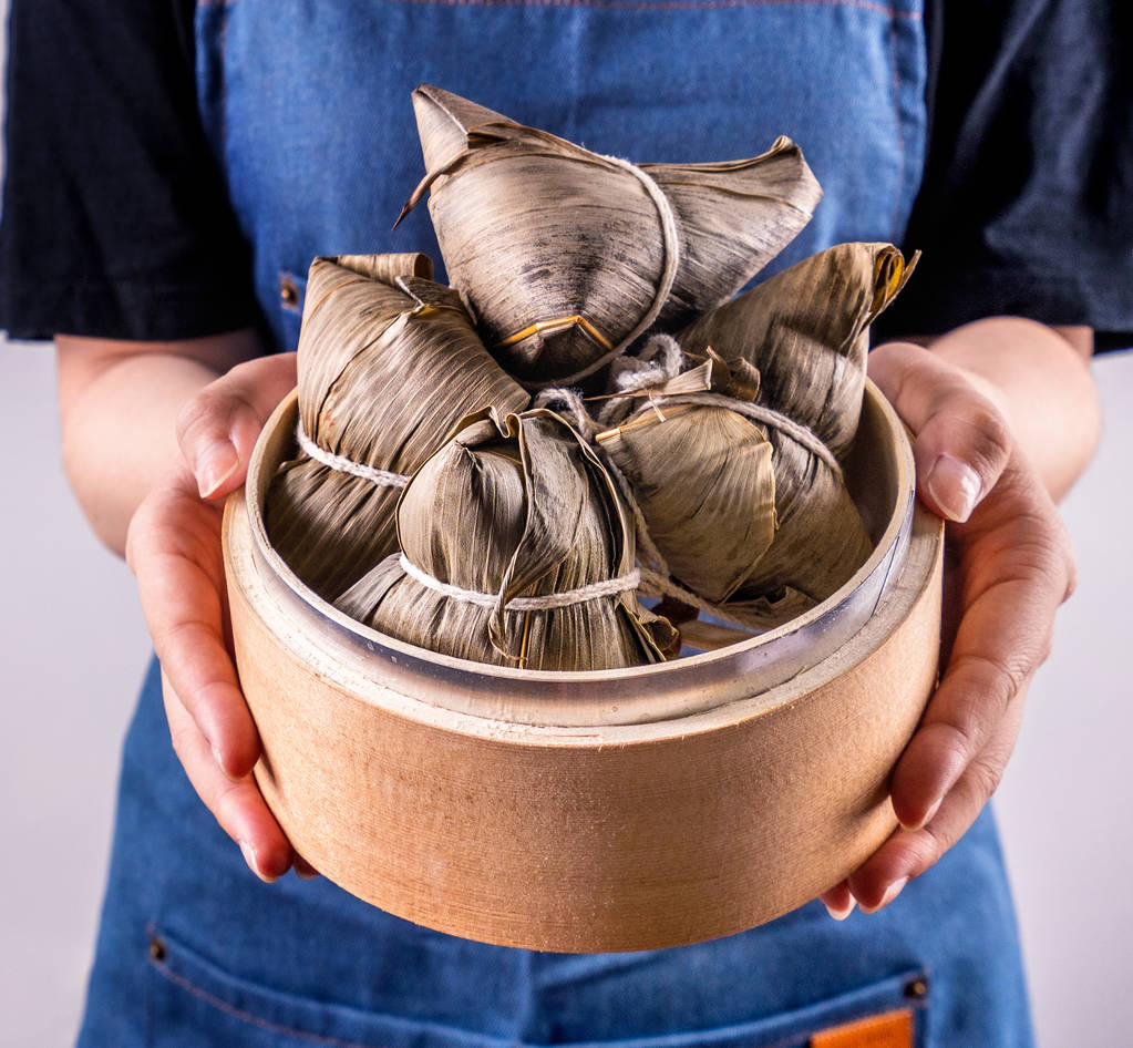 宗子,汤圆蒸笼蒸锅,黑色底色,龙舟端武节,关门,复制空间,顶视图,平铺 宗子,汤圆蒸笼蒸锅,黑色底色,龙舟端武节,关门,复制空间,顶视图,平铺