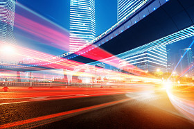 动车与模糊光图片