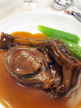 红烧的鸭脚和鲍