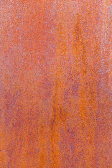 生銹的金屬的老煙囪的模式圖片