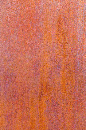 生锈的金属的老烟囱的模式图片