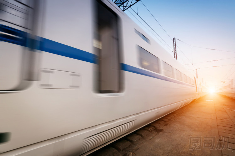 火車停在火車站圖片