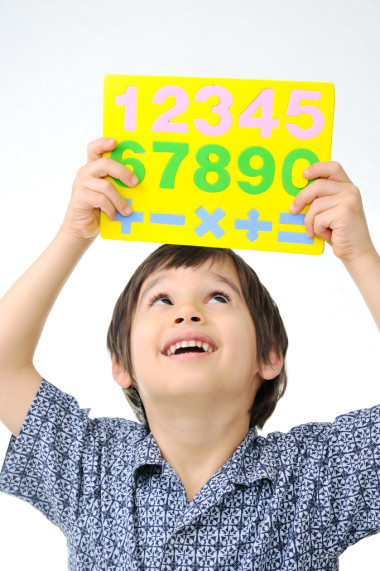 學(xué)習(xí)過(guò)程中，可愛(ài)的兒童