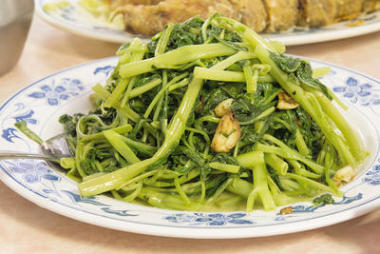 攪拌魚苗中國蕹菜蔬菜特寫