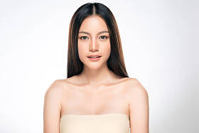 与清新皮肤年轻亚洲美女,图片
