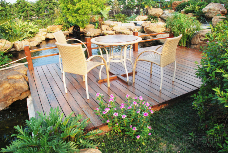 家庭別墅小庭院綠化帶.圖片